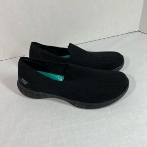 Sketchers slip on black comfy shoes new in box